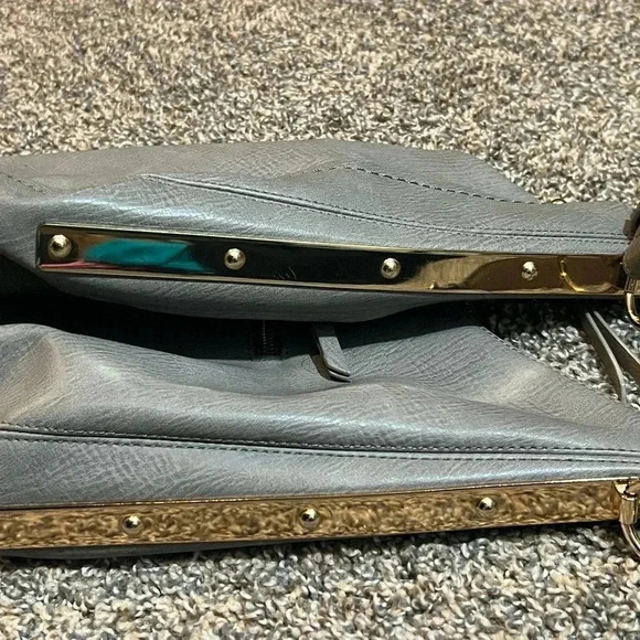 MMS HOBO VEAGAN LEATHER BAG TAUPE GRAY GOLD HARDWARE ZIPPER CLOSURE MEDIUM SIZE - Picture 8 of 10